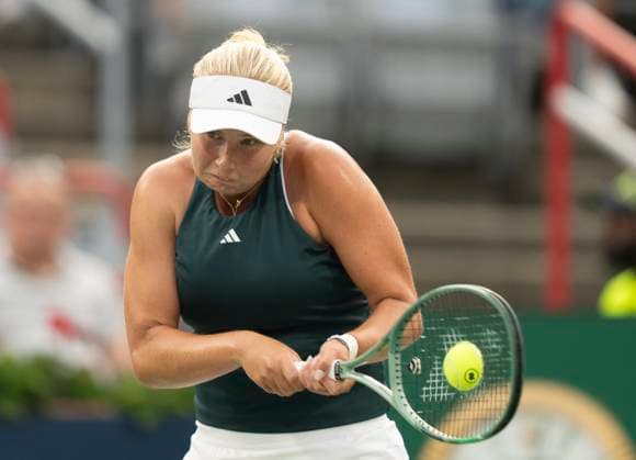 August 3, 2025, Montreal, Pq, Canada: Clara Tauson of Denmark hits a return to Iga Swiatek of Poland during round of 16 tennis action at the National Bank Open in Montreal, Sunday, Aug. 3, 2025. Canada News - August 3, 2025  - ZUMAc35_ 20250803_zaf_c35_161 Copyright: xChristinnexMuschix