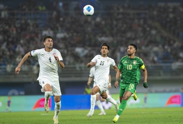 Iraq v Saudi Arabia - Arabian Gulf Cup 2024 KUWAIT CITY, KUWAIT - DECEMBER 28: Salem Al Dawsari (R) of Saudi Arabia challenges Manaf Younnes (4) of Iraq during the 26th Arabian Gulf Cup match between Saudi Arabia and Iraq at the Jaber Al-Ahmad Stadium in Kuwait City, Kuwait on December 28, 2024. Kuveyt Kuwait. Editorial use only. Please get in touch for any other usage.  Copyright: x2025xAnadoluxMohammedxSaadx