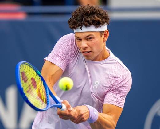 August 3, 2025, Toronto, On, Canada: Ben Shelton of the USA hits a backhand return to Flavio Cobolli of Italy during their match at the National Bank Open in Toronto, Sunday, Aug. 3, 2025. Canada News - August 3, 2025  - ZUMAc35_ 20250803_zaf_c35_165 Copyright: xFrankxGunnx