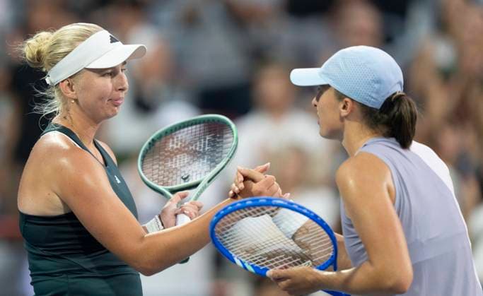 August 3, 2025, Montreal, Pq, Canada: Iga Swiatek of Poland, right, congratulates Clara Tauson of Denmark on her win during round of 16 tennis action at the National Bank Open in Montreal, Sunday, Aug. 3, 2025. Canada News - August 3, 2025  - ZUMAc35_ 20250803_zaf_c35_180 Copyright: xChristinnexMuschix