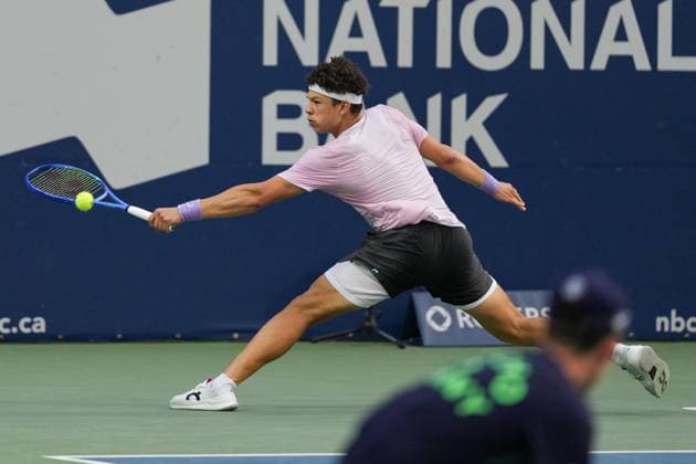 ATP, Tennis Herren Masters 1000 National Bank Open Toronto Presented by Rogers 2025 - Day 9 Ben Shelton of the United States plays a forehand against Flavio Cobolli of Italy during the Men s Singles round of 16 match on day 9 of the ATP Masters 1000 National Bank Open at Sobeys Stadium. on August 3, 2025 in Toronto, Canada. (Photo by Leonardo Ramirez Eyepix Group) Copyright: xLeonardoxRamirezx xEyepixxGroupx LR-01082025-00449
