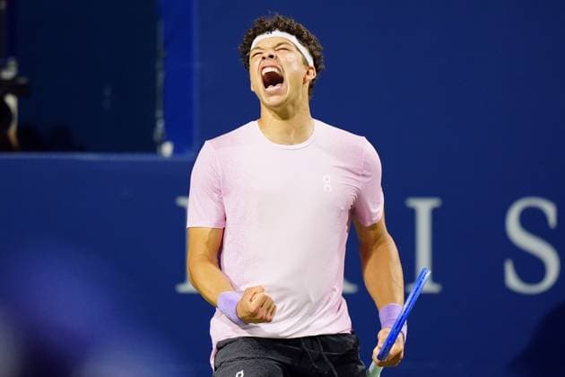 August 3, 2025, Toronto, On, Canada: Ben Shelton, of the United States, celebrates his win over Italy s Flavio Cobolli at the National Bank Open in Toronto, Sunday, Aug. 3, 2025. Canada News - August 3, 2025 - ZUMAc35_ 20250803_zaf_c35_203 Copyright: xFrankxGunnx
