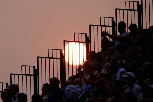 National Bank Open 2025 - Day 9 TORONTO, CANADA - AUGUST 3 : Sun sets as spectators watch the match between Flavio Cobolli of Italy and Ben Shelton of the United States on day nine of the 2025 National Bank Open at Sobeys Stadium in Toronto, Ontario, Canada on August 3, 2025. Mert Alper Dervis Anadolu Ontario Canada. Editorial use only. Please get in touch for any other usage.  Copyright: x2025xAnadoluxMertxAlperxDervisx