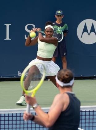 (250804) -- MONTREAL, Aug. 4, 2025 -- Coco Gauff (C) competes during the women s doubles quarter-final match between Coco Gauff McCartney Kessler of the United States and Barbora Krejcikova (Czech Republic) Jelena Ostapenko (Latvia) at the 2025 National Bank Open tennis tournament in Montreal, Canada, Aug 3, 2025. (Photo by Xinhua) (SP)CANADA-MONTREAL-TENNIS-NATIONAL BANK OPEN-WOMEN S DOUBLES LixHaitao 