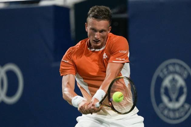 ATP, Tennis Herren Masters 1000 National Bank Open Toronto Presented by Rogers 2025 - Day 9 Jiri Lehecka of Czechia plays a backhand against Taylor Fritz of the United States during the Men s Singles round of 16 match on day 9 of the ATP Masters 1000 National Bank Open at Sobeys Stadium. on August 3, 2025 in Toronto, Canada. (Photo by Leonardo Ramirez Eyepix Group) Copyright: xLeonardoxRamirezx xEyepixxGroupx LR-01082025-03150