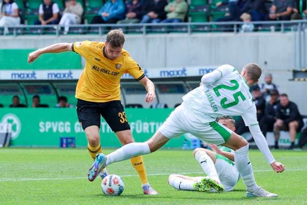 Christoph Daferner Dynamo Dresden and Brynjar Ingi Bjarnason SpVgg Greuther Fuerth battle for the ball, 2 Bundesliga, SpVgg Greuther Fürth v Dynamo Dresden, Sportpark Ronhof Thomas Sommer on August 03, 2025 in Fürth, Germany Photo by Marco Steinbrenner DeFodi Images Christoph Daferner Dynamo Dresden and Brynjar Ingi Bjarnason SpVgg Greuther Fuerth battle for the ball, 2 Bundesliga, SpVgg Greuther Fuerth v Dynamo Dresden, Sportpark Ronhof Thomas Sommer, August 3, 2025 in Fuerth, Germany Photo by Marco Steinbrenner DeFodi Images DFB DFL REGULATIONS PROHIBIT ANY USE OF PHOTOGRAPHS AS IMAGE SEQUENCES AND OR QUASI VIDEO
