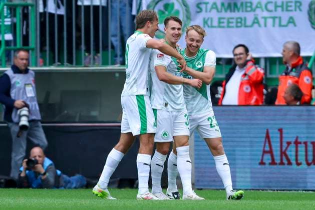 Felix Klaus SpVgg Greuther Fuerth celebrates his goal with teammates, 2 Bundesliga, SpVgg Greuther Fürth v Dynamo Dresden, Sportpark Ronhof Thomas Sommer, August 3, 2025 in Fürth, Germany Photo by Marco Steinbrenner DeFodi Images Felix Klaus SpVgg Greuther Fuerth celebrates his goal with teammates, 2 Bundesliga, SpVgg Greuther Fuerth v Dynamo Dresden, Sportpark Ronhof Thomas Sommer, August 3, 2025 in Fuerth, Germany Photo by Marco Steinbrenner DeFodi Images DFB DFL REGULATIONS PROHIBIT ANY USE OF PHOTOGRAPHS AS IMAGE SEQUENCES AND OR QUASI VIDEO
