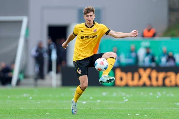 Alexander Rossipal Dynamo Dresden controls the ball, 2 Bundesliga, SpVgg Greuther Fürth v Dynamo Dresden, Sportpark Ronhof Thomas Sommer, August 3, 2025 in Fürth, Germany Photo by Marco Steinbrenner DeFodi Images Alexander Rossipal Dynamo Dresden controls the ball, 2 Bundesliga, SpVgg Greuther Fürth v Dynamo Dresden, Sportpark Ronhof Thomas Sommer, August 3, 2025 in Fürth, Germany Photo by Marco Steinbrenner DeFodi Images DFB DFL REGULATIONS PROHIBIT ANY USE OF PHOTOGRAPHS AS IMAGE SEQUENCES AND OR QUASI VIDEO