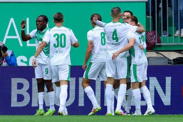 Noel Futkeu SpVgg Greuther Fuerth celebrates his goal with teammates, 2 Bundesliga, SpVgg Greuther Fürth v Dynamo Dresden, Sportpark Ronhof Thomas Sommer, August 3, 2025 in Fürth, Germany Photo by Marco Steinbrenner DeFodi Images Noel Futkeu SpVgg Greuther Fuerth celebrates his goal with teammates, 2 Bundesliga, SpVgg Greuther Fuerth v Dynamo Dresden, Sportpark Ronhof Thomas Sommer, August 3, 2025 in Fuerth, Germany Photo by Marco Steinbrenner DeFodi Images DFB DFL REGULATIONS PROHIBIT ANY USE OF PHOTOGRAPHS AS IMAGE SEQUENCES AND OR QUASI VIDEO