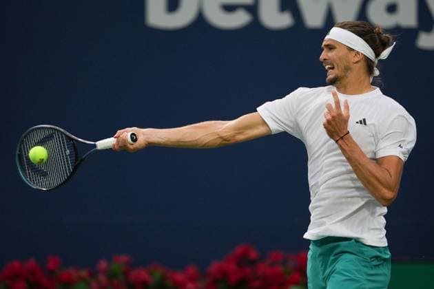 ATP, Tennis Herren Masters 1000 National Bank Open Toronto Presented by Rogers 2025 - Round of 16 - Day 10 Alexander Zverev of Germany plays a forehand against Alexei Popyrin of Australia during the Men s Singles round of 16 match on day 10 of the ATP Masters 1000 National Bank Open at Sobeys Stadium. on August 4, 2025 in Toronto, Canada. (Photo by Leonardo Ramirez Eyepix Group) Copyright: xLeonardoxRamirezx xEyepixxGroupx LR-01082025-03504