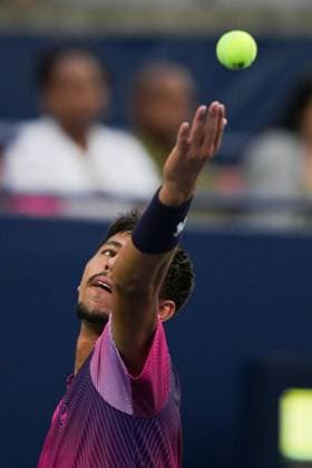 August 4, 2025, Toronto, Ontario, Canada: Alexei Popyrin of Australia serves against Alexander Zverev of Germany during the Men s Singles round of 16 match on day 10 of the ATP, Tennis Herren Masters 1000 National Bank Open at Sobeys Stadium. on August 4, 2025 in Toronto, Canada. Toronto Canada - ZUMAe321 20250804_zsa_e321_055 Copyright: xLeonardoxRamirezx