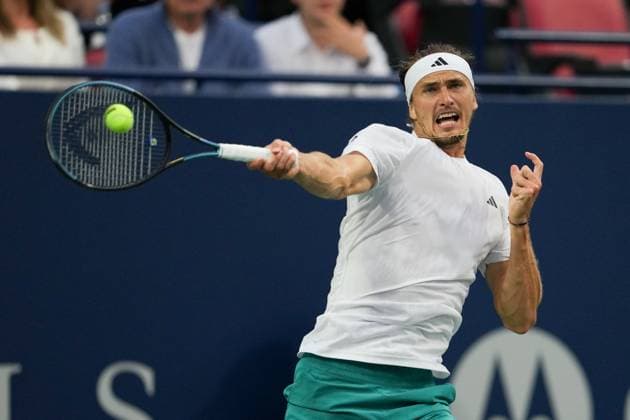 August 4, 2025, Toronto, Ontario, Canada: Alexander Zverev of Germany plays a forehand against Alexei Popyrin of Australia during the Men s Singles round of 16 match on day 10 of the ATP, Tennis Herren Masters 1000 National Bank Open at Sobeys Stadium. on August 4, 2025 in Toronto, Canada. Toronto Canada - ZUMAe321 20250804_zsa_e321_059 Copyright: xLeonardoxRamirezx