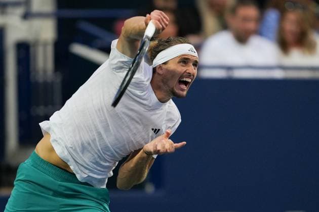 August 4, 2025, Toronto, Ontario, Canada: Alexander Zverev of Germany serves against Alexei Popyrin of Australia during the Men s Singles round of 16 match on day 10 of the ATP, Tennis Herren Masters 1000 National Bank Open at Sobeys Stadium. on August 4, 2025 in Toronto, Canada. Toronto Canada - ZUMAe321 20250804_zsa_e321_084 Copyright: xLeonardoxRamirezx