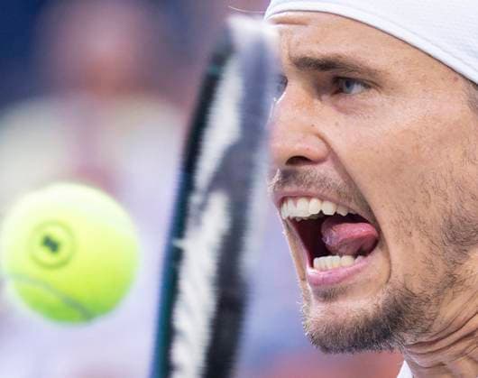 (250805) -- TORONTO, Aug. 5, 2025 -- Alexander Zverev of Germany returns the ball during the men s singles quarterfinal match between Alexander Zverev of Germany and Alexei Popyrin of Australia at the 2025 National Bank Open tennis tournament in Toronto, Canada, on Aug. 4, 2025. (Photo by Xinhua) (SP)CANADA-TORONTO-TENNIS-NATIONAL BANK OPEN-MEN S SINGLES-QUARTERFINALS ZouxZheng 