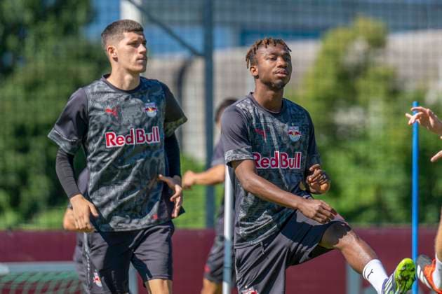 SOCCER - UEFA CL, RBS vs Brugge SALZBURG,AUSTRIA,05.AUG.25 - SOCCER - UEFA Champions League, qualification, Red Bull Salzburg vs Club Brugge, preview, training RBS. Image shows Petar Ratkov and Dorgeles Nene (RBS).  GEPAxpictures xWolfgangxKofler