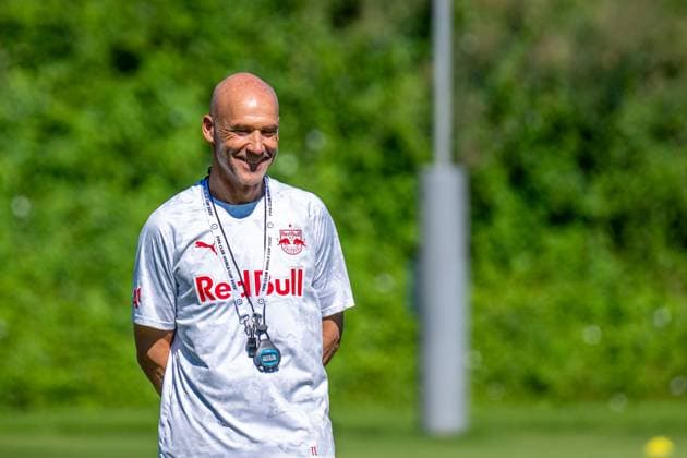 SOCCER - UEFA CL, RBS vs Brugge SALZBURG,AUSTRIA,05.AUG.25 - SOCCER - UEFA Champions League, qualification, Red Bull Salzburg vs Club Brugge, preview, training RBS. Image shows head coach Thomas Letsch (RBS).  GEPAxpictures xWolfgangxKofler