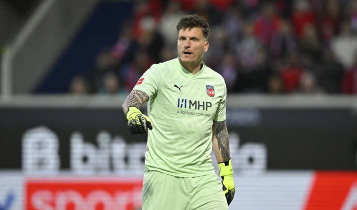 Torwart Kevin Müller 1. FC Heidenheim 1846 FCH 01 Gestik Geste Relegation, Bundesliga, Voith-Arena, Heidenheim, Baden-Württemberg, Deutschland, Europa Goalkeeper Kevin Müller 1. FC Heidenheim 1846 FCH 01 Gesture Gesture Relegation, Bundesliga, Voith-Arena, Heidenheim, Baden-Württemberg, Germany, Europe Copyright: imageBROKER MichaelxWeber iblimw13812942.jpg Bitte beachten Sie die gesetzlichen Bestimmungen des deutschen Urheberrechtes hinsichtlich der Namensnennung des Fotografen im direkten Umfeld der Veröffentlichung Torwart Kevin Müller 1. FC Heidenheim 1846 FCH (01) Gestik Geste Relegation, Bundesliga, Voith-Arena, Heidenheim, Baden- imago images 0823940016