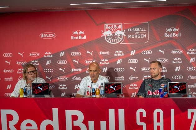 SOCCER - UEFA CL, RBS vs Brugge SALZBURG,AUSTRIA,05.AUG.25 - SOCCER - UEFA Champions League, qualification, Red Bull Salzburg vs Club Brugge, preview, press conference, PK, Pressekonferenz RBS. Image shows press officer Christian Kircher, head coach Thomas Letsch and Alexander Schlager (RBS). GEPAxpictures xWolfgangxKofler