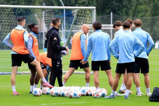 DEU, DFL, 2 FBL Hertha BSC, Training, 05 08 2025, Sportforum, Berlin, DEU, DFL, 2 FBL Hertha BSC, Training, im Bild Hertha Spielerkreis, Deyovaisio Zeefuik Hertha BSC Berlin 42 DFL regulations prohibit any use of Photographs as image sequences and or quasi video nordphotoxGmbHx xEngler nph00076