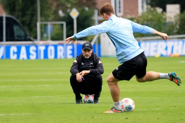DEU, DFL, 2 FBL Hertha BSC, Training, 05 08 2025, Sportforum, Berlin, DEU, DFL, 2 FBL Hertha BSC, Training, im Bild Cheftrainer Stefan Leitl Hertha BSC Berlin , Sebastian Groenning Hertha BSC Berlin 17 DFL regulations prohibit any use of Photographs as image sequences and or quasi video nordphotoxGmbHx xEngler nph00076