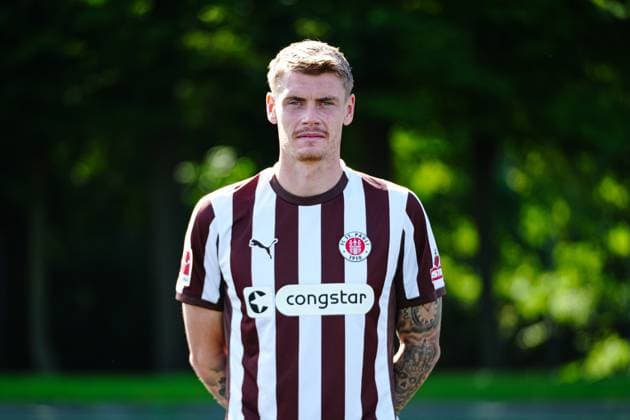 Eric Smith (FC St. Pauli, 08) GER, FC St. Pauli, Fussball, 1. Bundesliga, Portraettermin 2025 2026, 05.08.2025 GER, FC St. Pauli, Fussball, 1. Bundesliga, Portraettermin 2025 2026, 05.08.2025 Hamburg *** Eric Smith FC St Pauli, 08 GER, FC St Pauli, Football, 1 Bundesliga, Portraettermin 2025 2026, 05 08 2025 GER, FC St Pauli, Football, 1 Bundesliga, Portraettermin 2025 2026, 05 08 2025 Hamburg Copyright: xEibner-Pressefoto MarcelxvonxFehrnx EP_MFN