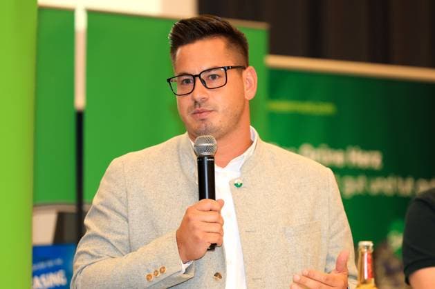 HANDBALL - HBL, Kiel, training camp GRAZ,AUSTRIA,05.AUG.25 - HANDBALL - HBL Handball-Bundesliga, THW Kiel, press conference, PK, Pressekonferenz Image shows member of state parliament Gerhard Hirschmann (Styria).  GEPAxpictures xMarioxBuehner-Weinrauch