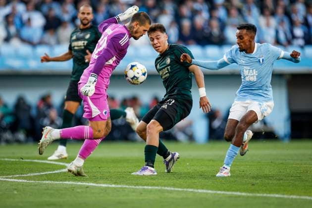 MALMÖ, SWEDEN 20250805 Copenhagen goalkeeper Dominik Kotarski left and Rodrigo Huescas center and Malmö s Taha Ali right in action during the third qualifying round, 1st leg Champions League soccer match between Malmo FF and FC Copenhagen at Malmo New Stadium in Malmo, Sweden, on Aug 5, 2025 MALMÖ SWEDEN x10600x  Copyright: xAndreasxHillergren TTx SWEDEN SOCCER CHAMPIONS LEAGUE MALMO-COPENHAGEN