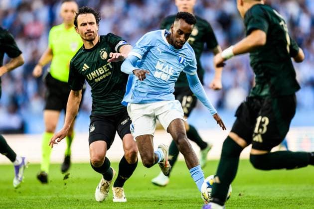 250805 Thomas Delaney of FC Copenhagen and Taha Ali of Malmö FF during the UEFA Champions League qualifier football match between Malmö FF and FC Copenhagen on August 5, 2025 in Malmö Photo Carl Sandin BILDBYRAN kod CS CS0745 fotboll football soccer fotball uefa champions league champions league malmö ff fc copenhagen bbeng  Copyright: CARLxSANDIN BB250805CS073