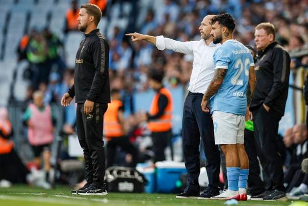 MALMÖ, SWEDEN 20250805 Malmö coach Henrik Rydström talks to Sead Haksabanovic during Tuesdays Champions League qualifier between Malmö FF and FC Copenhagen at Eleda Stadion MALMÖ SWEDEN x10600x  Copyright: xAndreasxHillergren TTx CHAMPIONS LEAGUE KVAL MALMÖ-KÖPENHAMN