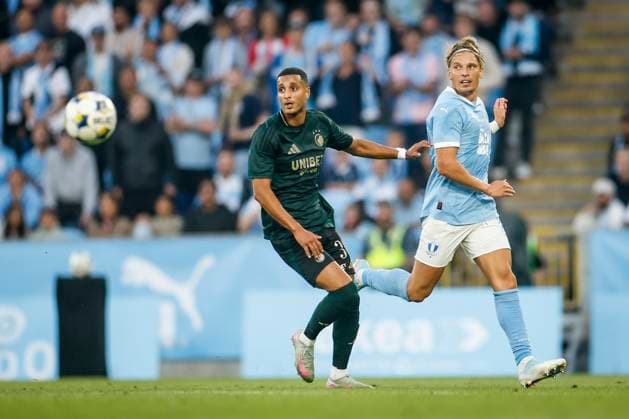CORRECTION NAME OF MALMO PLAYER MALMÖ, SWEDEN 20250805 Copenhagen s Elias Achouri left and Malmö s Jens Stryger Larsen in action during the third qualifying round, 1st leg Champions League soccer match between Malmo FF and FC Copenhagen at Malmo New Stadium in Malmo, Sweden, on Aug 5, 2025 MALMÖ SWEDEN ttexport x10600x  Copyright: xAndreasxHillergren TTx SWEDEN SOCCER CHAMPIONS LEAGUE MALMO-COPENHAGEN