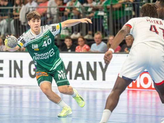 Elias Newel Frisch Auf Goeppingen, 40 with speed on the ball, Frisch Auf Goeppingen vs Paris Saint Germain, Handball, Test match, Men, 2025 2026 season, 05 08 2025, Frisch Auf Goeppingen vs Paris Saint Germain, Handball, Test match, Men, 2025 2026 season, 05 08 2025 Neu Ulm Copyright: xEibner-Pressefoto MichaelxSchmidx EP_MST