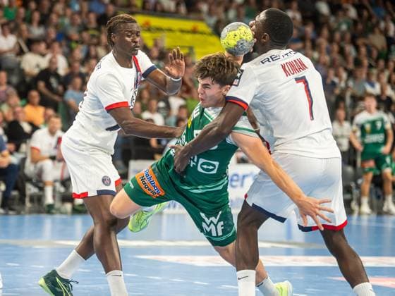 Elias Newel Frisch Auf Goeppingen, 40 in duel with Karl Konan Paris Saint Germain, 07 , Frisch Auf Goeppingen vs Paris Saint Germain, Handball, Test match, Men, 2025 2026 season, 05 08 2025, Frisch Auf Goeppingen vs Paris Saint Germain, Handball, Test match, Men, 2025 2026 season, 05 08 2025 Neu Ulm Copyright: xEibner-Pressefoto MichaelxSchmidx EP_MST