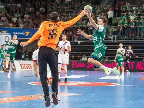 Rutger ten Velde Frisch Auf Goeppingen, 05 fengt den Ball vor Jannick Green Paris Saint Germain, 16 , Frisch Auf Goeppingen vs Paris Saint Germain, Handball, Test match, Men, Season 2025 2026, 05 08 2025, Frisch Auf Goeppingen vs Paris Saint Germain, Handball, Test match, Men, Season 2025 2026, 05 08 2025 Neu Ulm Copyright: xEibner-Pressefoto MichaelxSchmidx EP_MST