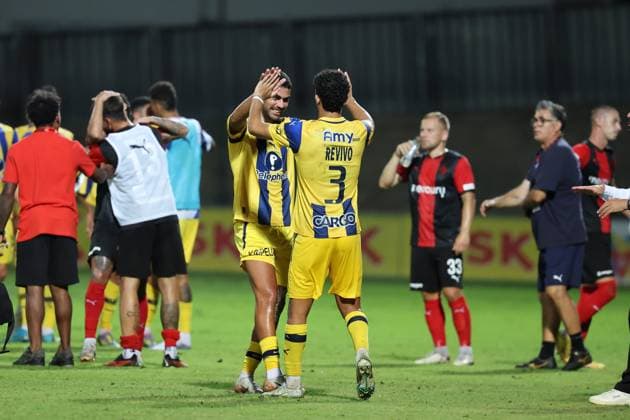 Elad Madmon (left) of Tel Aviv is celebrates his team™s 1-2 win with team mate Revivo after the the UEFA Europa League Third qualifying round, 1st leg soccer match between Hamrun Spartans FC and Maccabi Tel Aviv FC at the Tony Bezzina Stadium, in Paola, Malta, on 05 August 2025. UEFA Europa League - Hamrun Spartans FC v Maccabi Tel Aviv FC