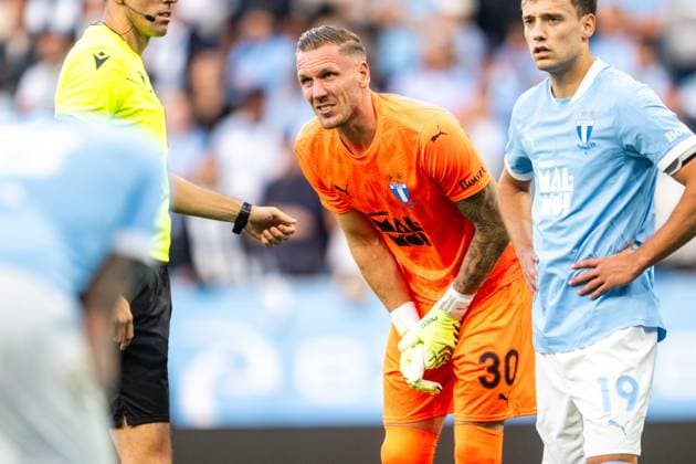 Malmo FF v FC Copenhagen, UEFA Champions League qualification, Malmoe, Sweden Malmo, Sweden. 05th, August 2025. Goalkeeper Robin Olsen (30) of Malmo FF seen during the UEFA Champions League qualification match between Malmo FF and FC Copenhagen at Eleda Stadion in Malmo.  Copyright: xGonzalesxPhoto TobiasxJorgensenx