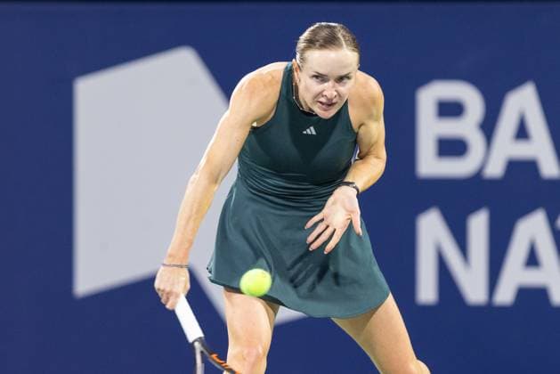 August 5, 2025, Montreal, Quebec, Canada: ELINA SVITOLINA (10) from Ukraine back hand in first set against Naomi Osaka from Japan in quarter final at Canadian Open at IGA stadium in Montreal, Quebec, Canada on 2025-08-05 Montreal Canada - ZUMAl189 20250805_zsp_l189_042 Copyright: xYannickxLegarex