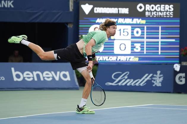 August 5, 2025, Toronto, Ontario, Canada: Andrey Rublev of Russia serves against Taylor Fritz of the United States during the Men s Singles quarterfinals match on day 10 of the ATP, Tennis Herren Masters 1000 National Bank Open at Sobeys Stadium. on August 4, 2025 in Toronto, Canada. Toronto Canada - ZUMAe321 20250805_zsa_e321_010 Copyright: xLeonardoxRamirezx