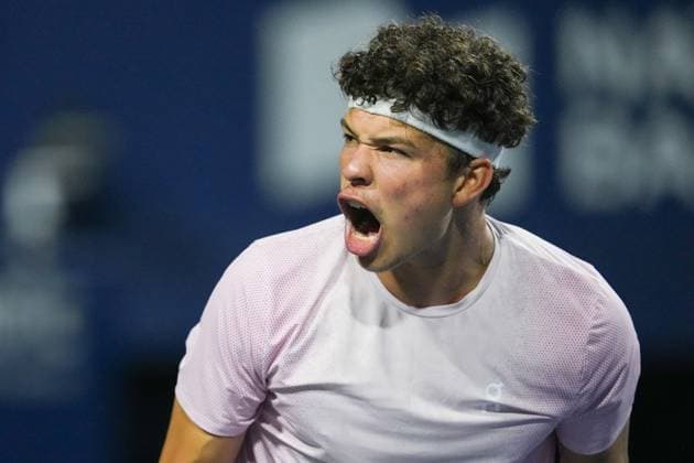 August 5, 2025, Toronto, Ontario, Canada: Ben Shelton of the United States celebrates a point against Alex De Minaur of Australia during the Men s Singles quarterfinals match on day 10 of the ATP, Tennis Herren Masters 1000 National Bank Open at Sobeys Stadium. on August 5, 2025 in Toronto, Canada. Toronto Canada - ZUMAe321 20250805_zsa_e321_071 Copyright: xLeonardoxRamirezx