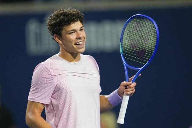 August 5, 2025, Toronto, Ontario, Canada: Ben Shelton of the United States celebrate winning the game against Alex De Minaur of Australia during the Men s Singles quarterfinals match on day 10 of the ATP, Tennis Herren Masters 1000 National Bank Open at Sobeys Stadium. on August 5, 2025 in Toronto, Canada. Toronto Canada - ZUMAe321 20250805_zsa_e321_090 Copyright: xLeonardoxRamirezx