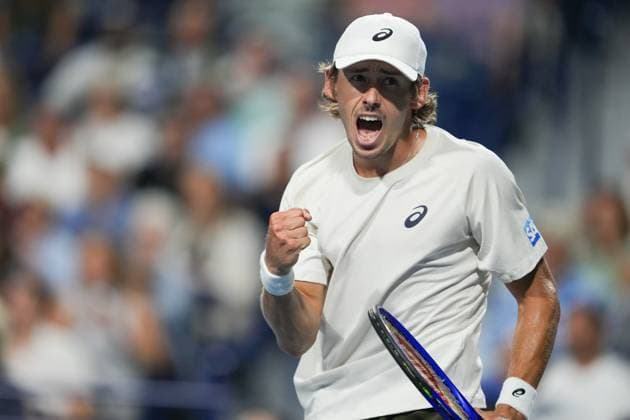 August 5, 2025, Toronto, Ontario, Canada: Alex De Minaur of Australia celebrates a point against Ben Shelton of the United States during the Men s Singles quarterfinals match on day 10 of the ATP, Tennis Herren Masters 1000 National Bank Open at Sobeys Stadium. on August 5, 2025 in Toronto, Canada. Toronto Canada - ZUMAe321 20250805_zsa_e321_099 Copyright: xLeonardoxRamirezx