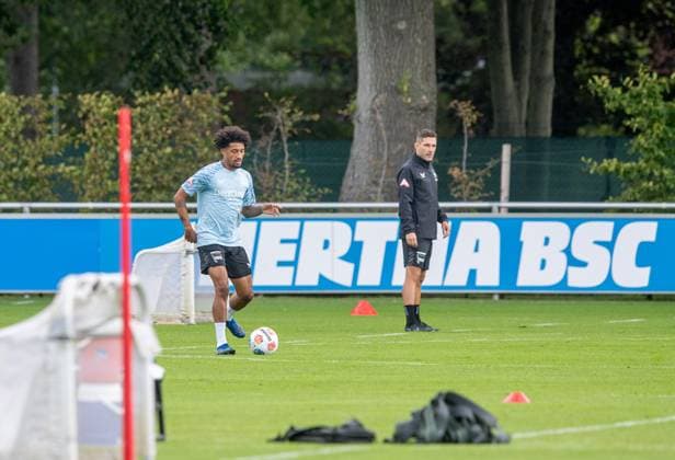 Soccer, Men, Season 2025 26, 2 Bundesliga, Hertha BSC, Training, f l Jeremy Dudziak Hertha BSC , Coach Stefan Leitl Hertha BSC , 06 08 2025, Copyright: xSebastianxRäppold MatthiasxKochx