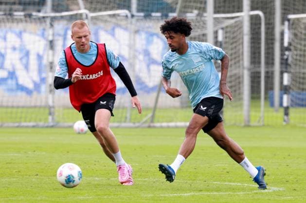 DEU, DFL, 2 FBL Hertha BSC, Training, 06 08 2025, Sportforum, Berlin, DEU, DFL, 2 FBL Hertha BSC, Training, im Bild Jeremy Dudziak Hertha BSC Berlin 19 , Jon Dabur Thorsteinsson Hertha BSC Berlin 24 DFL regulations prohibit any use of Photographs as image sequences and or quasi video nordphotoxGmbHx xEngler nph00076
