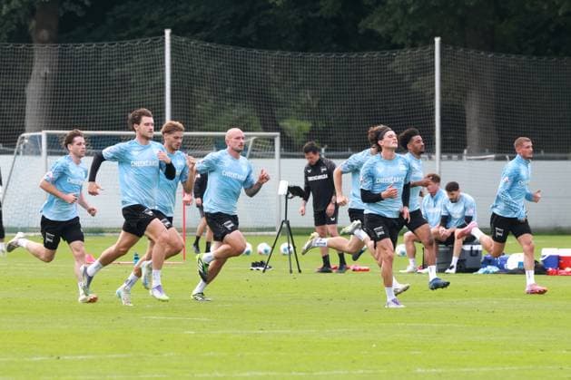 DEU, DFL, 2 FBL Hertha BSC, Training, 06 08 2025, Sportforum, Berlin, DEU, DFL, 2 FBL Hertha BSC, Training, im Bild Auslafen, Hertha Spielerkreis DFL regulations prohibit any use of Photographs as image sequences and or quasi video nordphotoxGmbHx xEngler nph00076