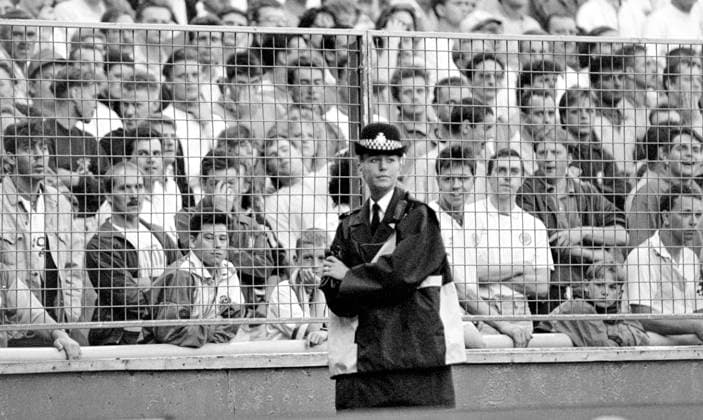 910820 Football, Barclays League Division One, England, 1991-1992, Leeds - Nottingham Forest: A female police officer in front of the stand at Elland Road. Photo: BILDBYRAN D163_08 D163_08 scanx football fotboll Barclays League Division 1 division one england Leeds United Nottingham Forest elland road season 1991-1992 1991-92 1991 92 1991 bbeng dia *** 910820 Football, Barclays League Division One, England, 1991 1992, Leeds Nottingham Forest A female police officer in front of the stand at Elland Road Photo BILDBYRAN D163 08 D163 08 scanx football fotboll Barclays League Division 1 division one england Leeds United Nottingham Forest elland road season 1991 1992 1991 92 1991 92 1991 92 1991 bbeng dia  Copyright: BILDBYRAN BB910820BB056