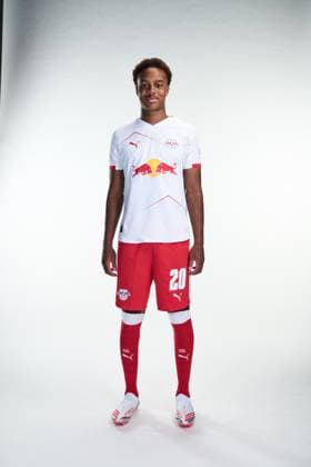 Achtung: Redaktionelle Nutzung honorarfrei - Attention: Free of charge for editorial use - Assan Ouedraogo (RB Leipzig) *** Attention Editorial use free of charge Attention Free of charge for editorial use Assan Ouedraogo RB Leipzig *** Porträttermin Porträt Vorstellung Präsentation Pressetermin 2025 2026 xptt x0x, RedBull,Red Bull, Saison 2025 2026, 1.BL,Fußball,Herren,Fussball,Freisteller,Shooting,Atelier,Studio,Studioshooting, *** Attention Editorial use free of charge Attention Free of charge for editorial use Assan Ouedraogo RB Leipzig Attention Editorial use free of charge Attention Free of charge for editorial use Assan Ouedraogo RB Leipzig Porträttermin Porträt Vorstellung Präsentation Pressetermin 2025 2026 xptt x0x, RedBull,Red Bull, Saison 2025 2026, 1 BL,Fußball,Herren,Fussball,Freisteller,Shooting,Atelier,Studio,Studioshooting,