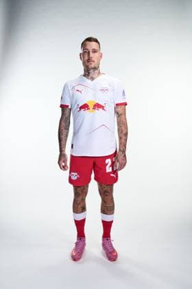 Achtung: Redaktionelle Nutzung honorarfrei - Attention: Free of charge for editorial use - David Raum (RB Leipzig) *** Attention Editorial use free of charge Attention Free of charge for editorial use David Raum RB Leipzig *** Porträttermin Porträt Vorstellung Präsentation Pressetermin 2025 2026 xptt x0x, RedBull,Red Bull, Saison 2025 2026, 1.BL,Fußball,Herren,Fussball,Freisteller,Shooting,Atelier,Studio,Studioshooting, *** Attention Editorial use free of charge Attention Free of charge for editorial use David Raum RB Leipzig Attention Editorial use free of charge Attention Free of charge for editorial use David Raum RB Leipzig Porträttermin Porträt Vorstellung Präsentation Pressetermin 2025 2026 xptt x0x, RedBull,Red Bull, Saison 2025 2026, 1 BL,Fußball,Herren,Fussball,Freisteller,Shooting,Atelier,Studio,Studioshooting,