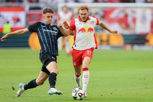 SOCCER - UEFA CL, RBS vs Brugge SALZBURG,AUSTRIA,06.AUG.25 - SOCCER - UEFA Champions League, qualification, Red Bull Salzburg vs Club Brugge. Image shows Jorne Spileers (Brugge) and Yorbe Vertessen (RBS).  GEPAxpictures xMathiasxMandl