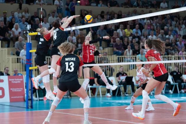 06 08 2025, xhfmx, Volleyball European Championship Qualification, Germany Switzerland Hanna Orthmann Germany and Marie Schölzel Germany block a ball from Maja Storck Switzerland DFL DFB REGULATIONS PROHIBIT ANY USE OF PHOTOGRAPHS as IMAGE SEQUENCES and or QUASI VIDEO Wiesbaden