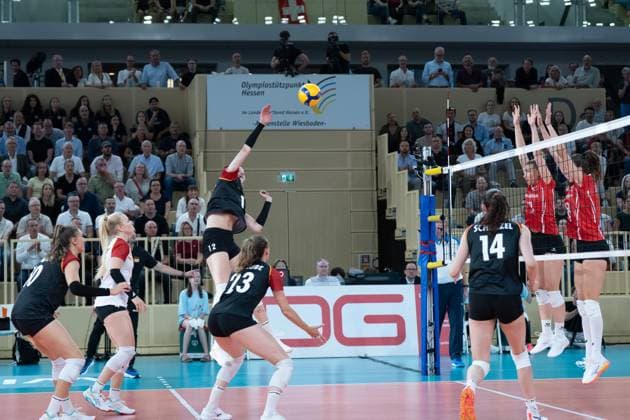 06 08 2025, xhfmx, Volleyball European Championship Qualification, Germany Switzerland Hanna Orthmann Germany smashes a ball over the net DFL DFB REGULATIONS PROHIBIT ANY USE OF PHOTOGRAPHS as IMAGE SEQUENCES and or QUASI VIDEO Wiesbaden