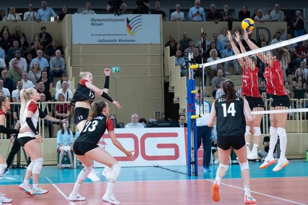06 08 2025, xhfmx, Volleyball European Championship Qualification, Germany Switzerland Hanna Orthmann Germany smashes a ball over the net DFL DFB REGULATIONS PROHIBIT ANY USE OF PHOTOGRAPHS as IMAGE SEQUENCES and or QUASI VIDEO Wiesbaden